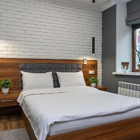 Lux Apartment Near Arena City Kiev Buitenkant foto