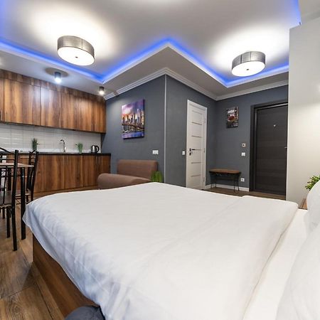 Lux Apartment Near Arena City Kiev Buitenkant foto