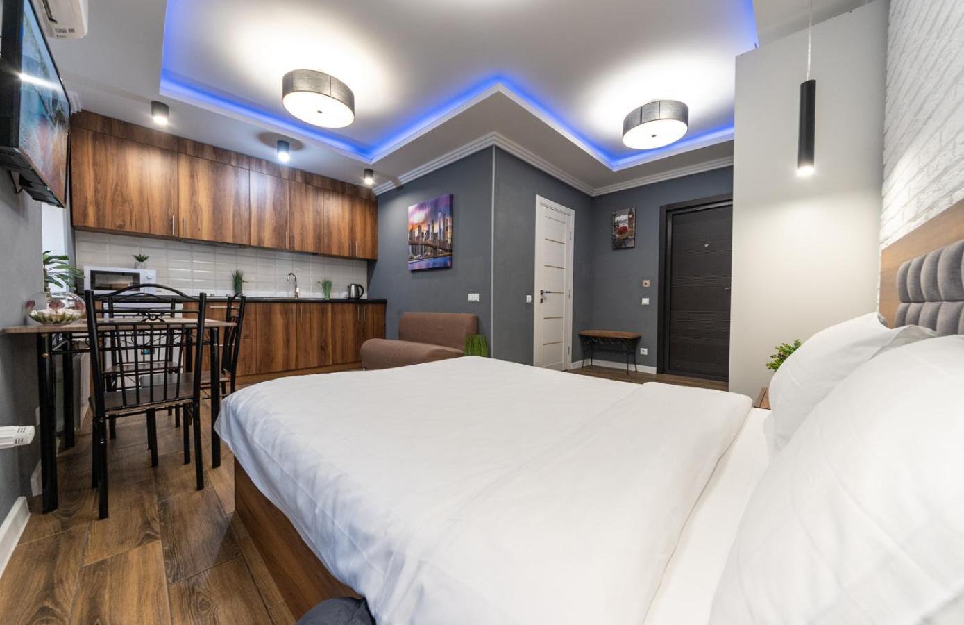 Lux Apartment Near Arena City Kiev Buitenkant foto