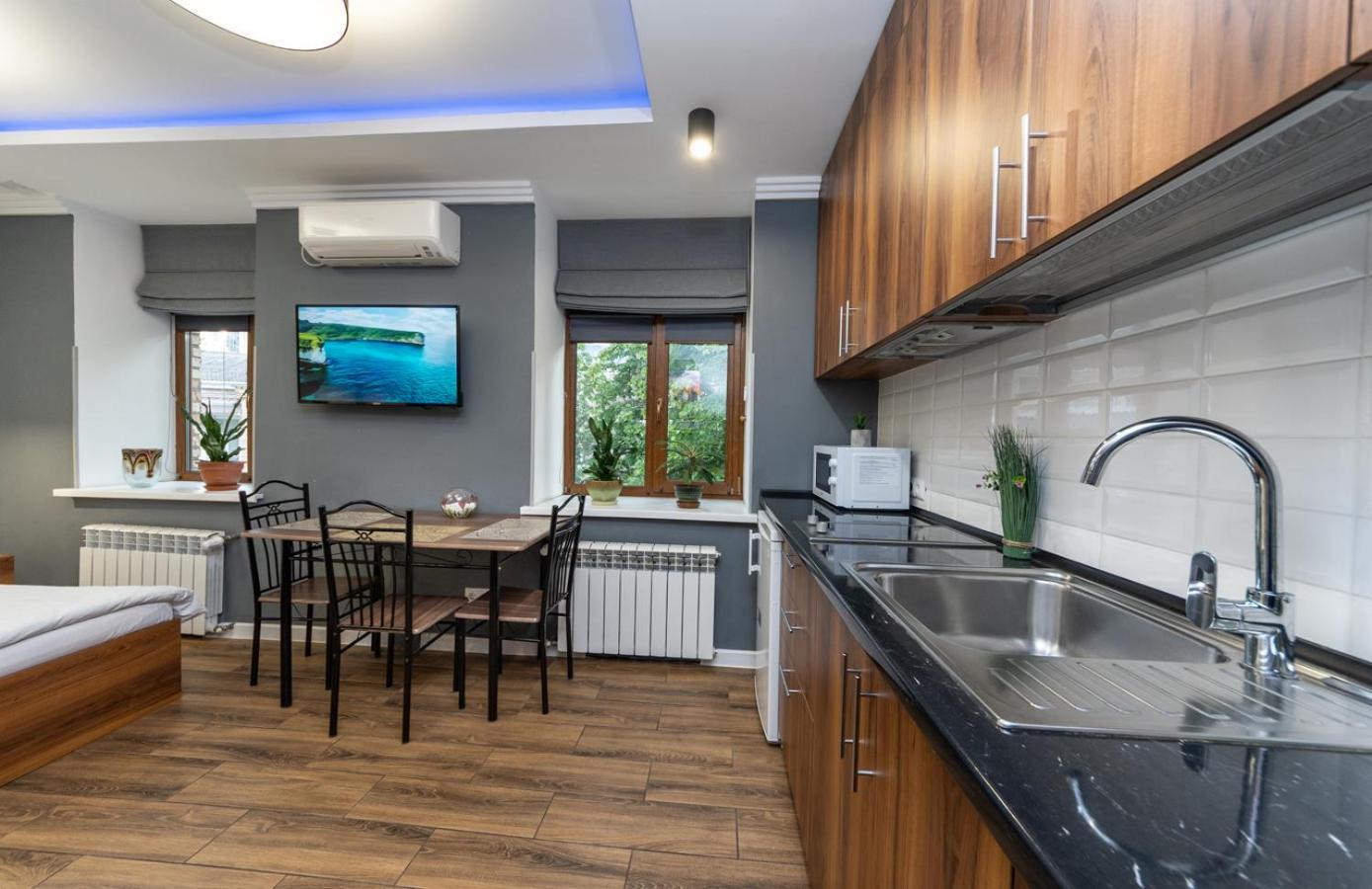 Lux Apartment Near Arena City Kiev Buitenkant foto