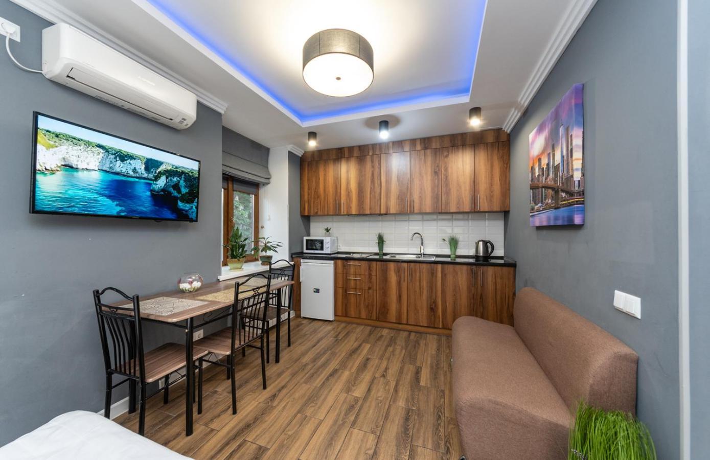 Lux Apartment Near Arena City Kiev Buitenkant foto