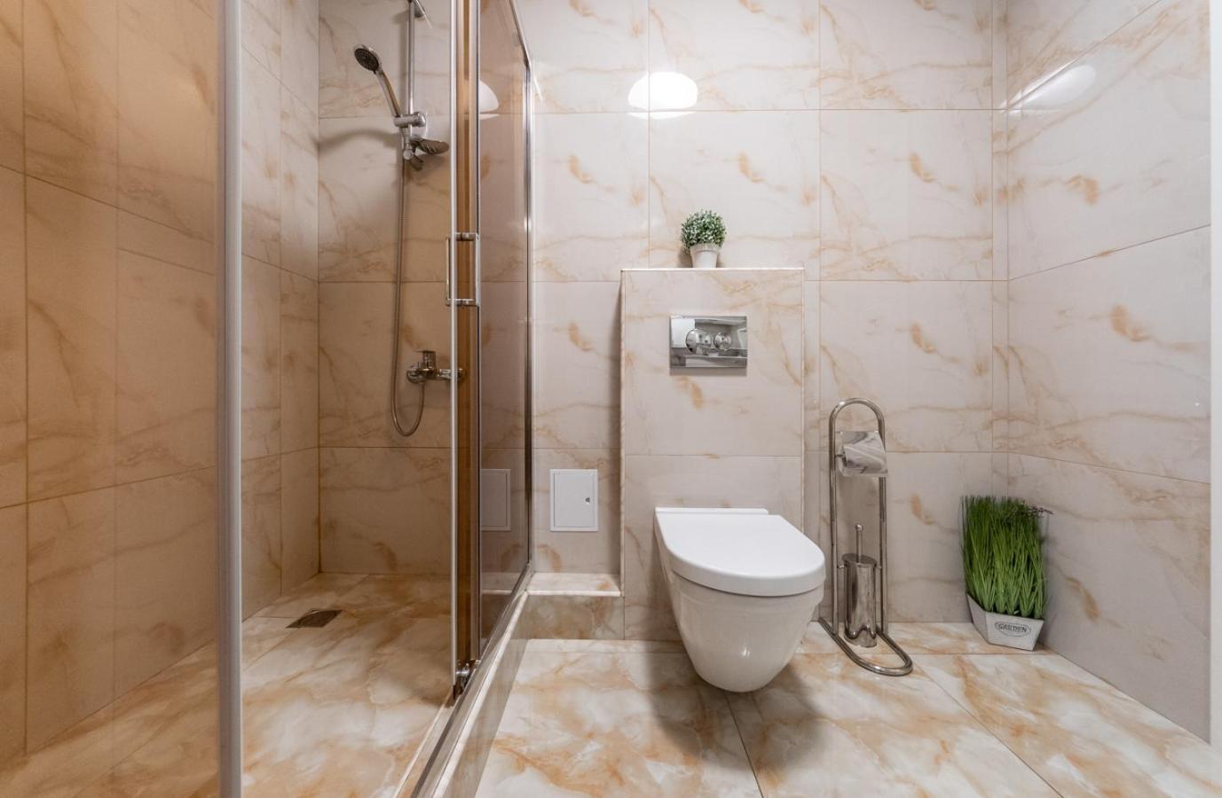 Lux Apartment Near Arena City Kiev Buitenkant foto
