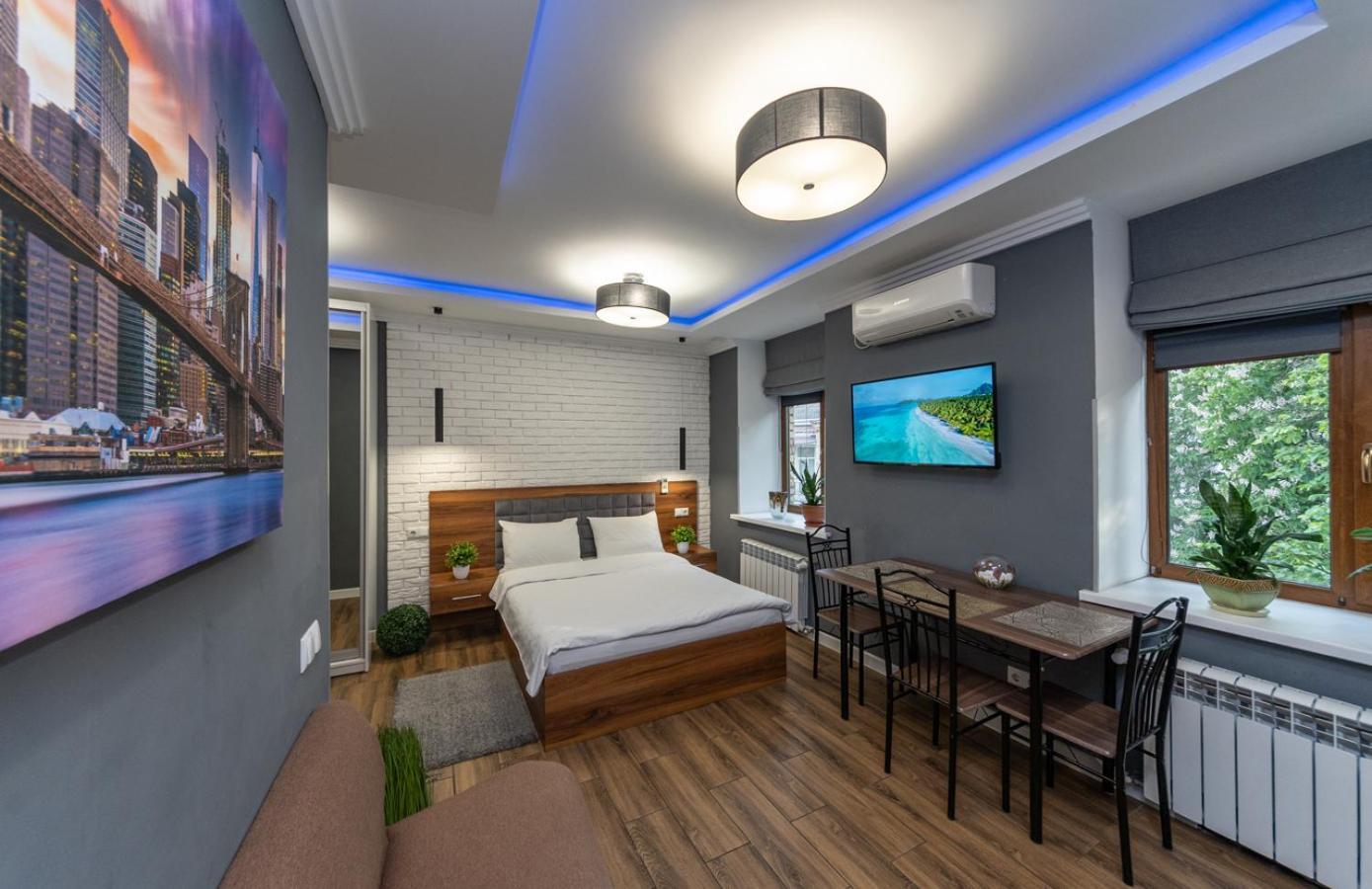 Lux Apartment Near Arena City Kiev Buitenkant foto