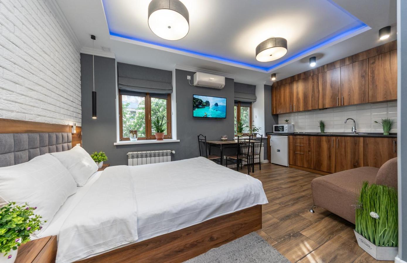 Lux Apartment Near Arena City Kiev Buitenkant foto