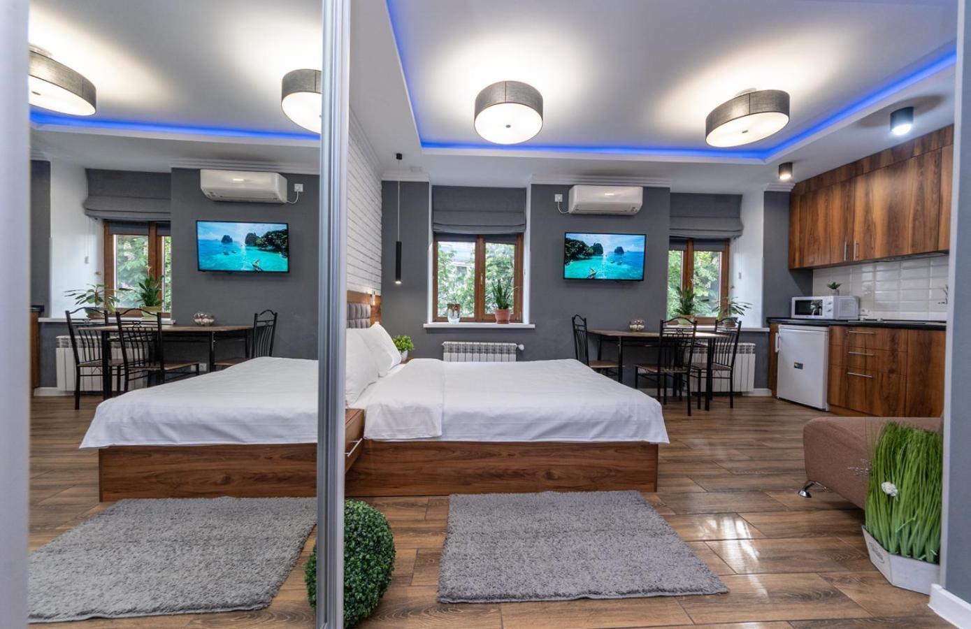Lux Apartment Near Arena City Kiev Buitenkant foto