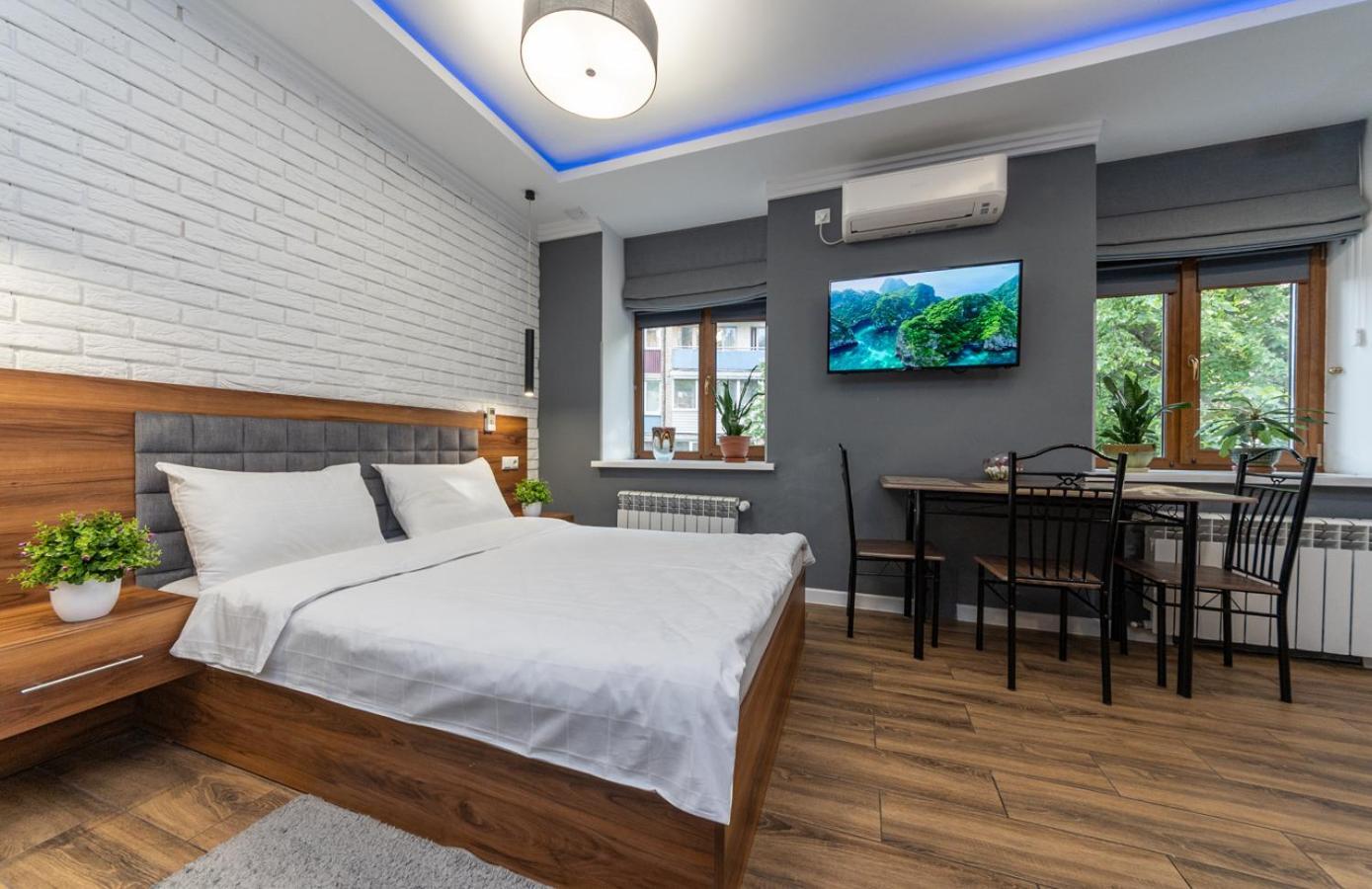 Lux Apartment Near Arena City Kiev Buitenkant foto
