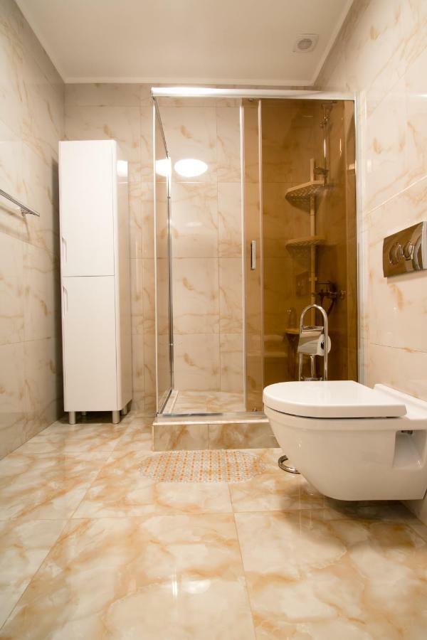 Lux Apartment Near Arena City Kiev Buitenkant foto
