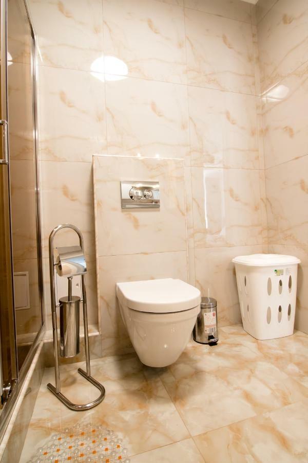 Lux Apartment Near Arena City Kiev Buitenkant foto