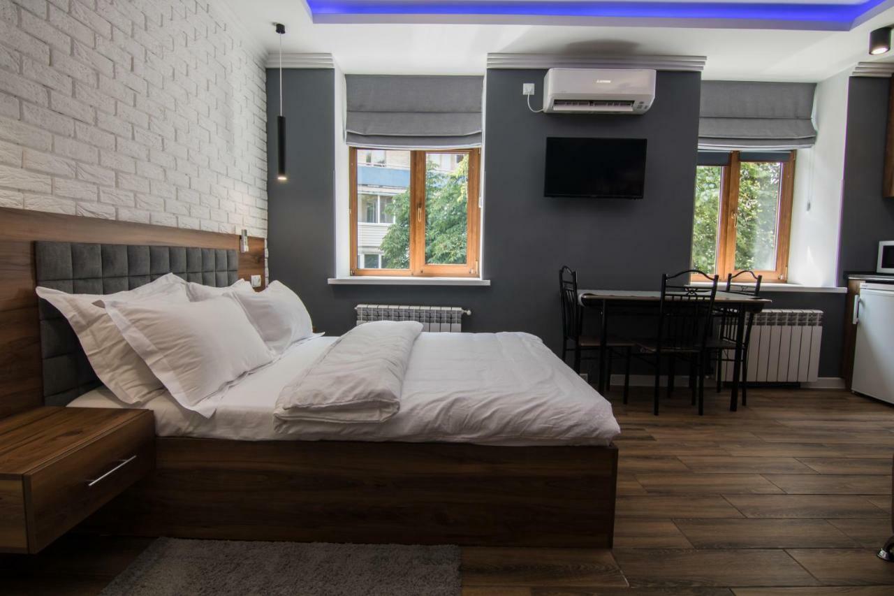 Lux Apartment Near Arena City Kiev Buitenkant foto
